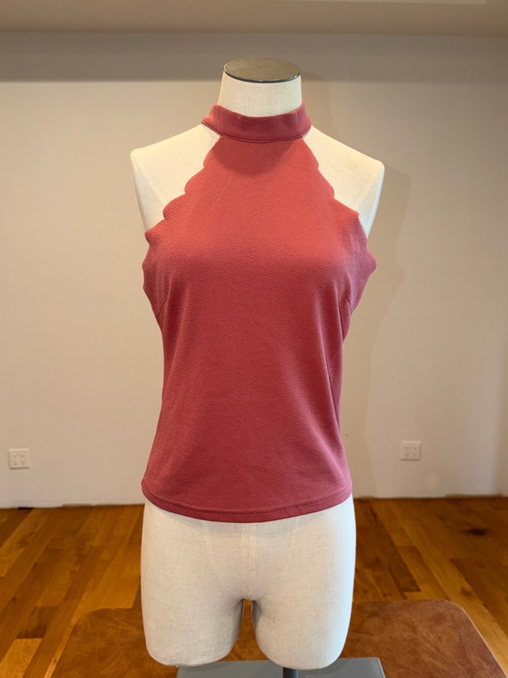 Sleeveless Scallop Halter Top in Dusty Rose